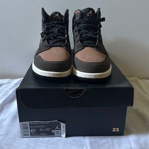 Air Jordan 1 Mid SE